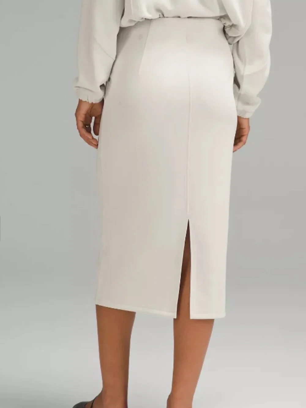 Lululemon - Softstreme High-Rise Midi Skirt in color bone, Size 2